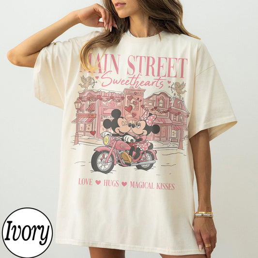 Comfort Colors Mickey Minnie Main Street Sweethearts Valenti — Gildan Sweatshirt