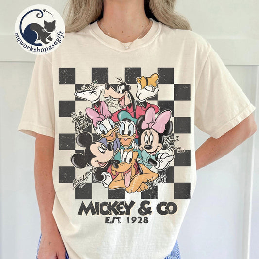 Retro Mickey Minnie Shirts — Gildan Sweatshirt