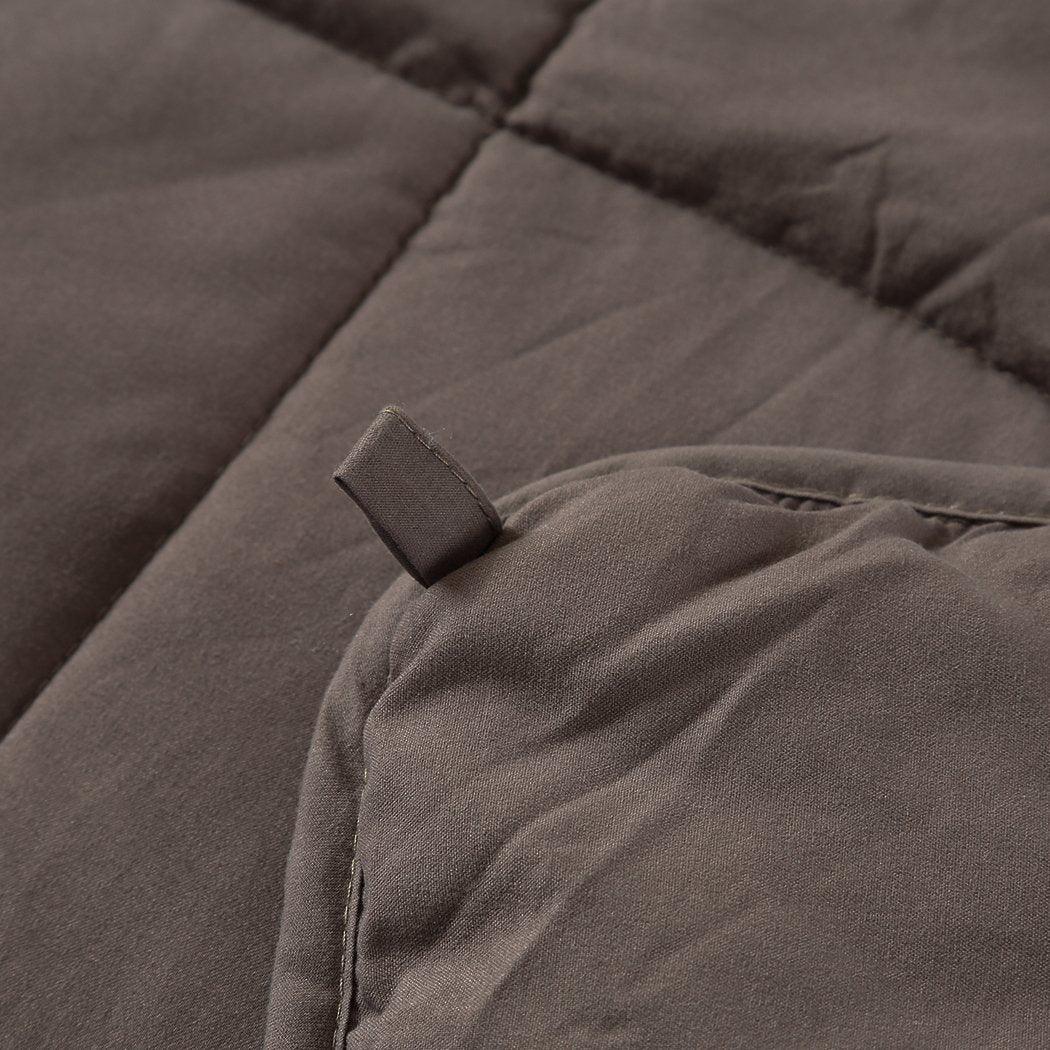 Details of the quilted stitching and fabric of a soft mink polyester weighted blanket.