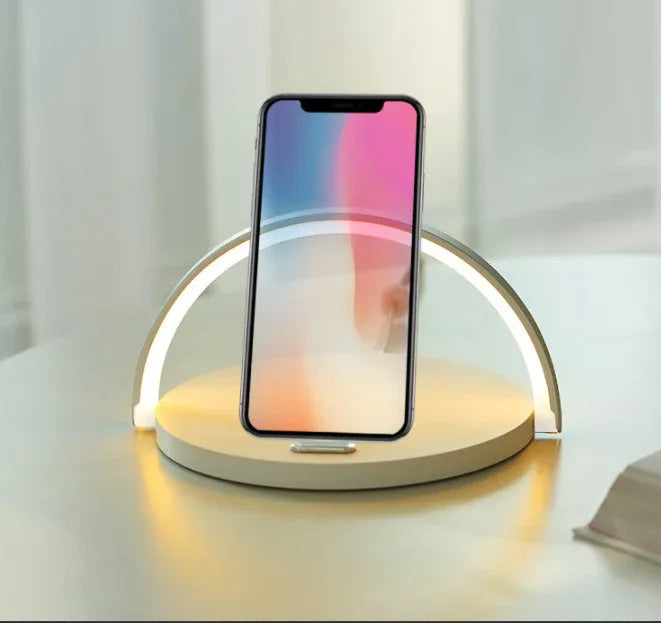 Illustration highlighting 360-degree wireless charging capability of the device.