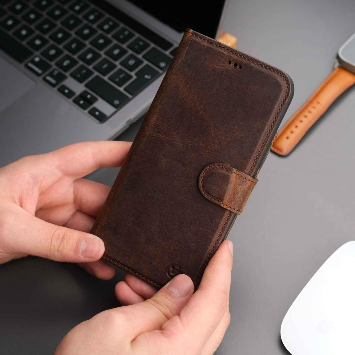 Casper Leather iPhone 14 Wallet Case | MagSafe