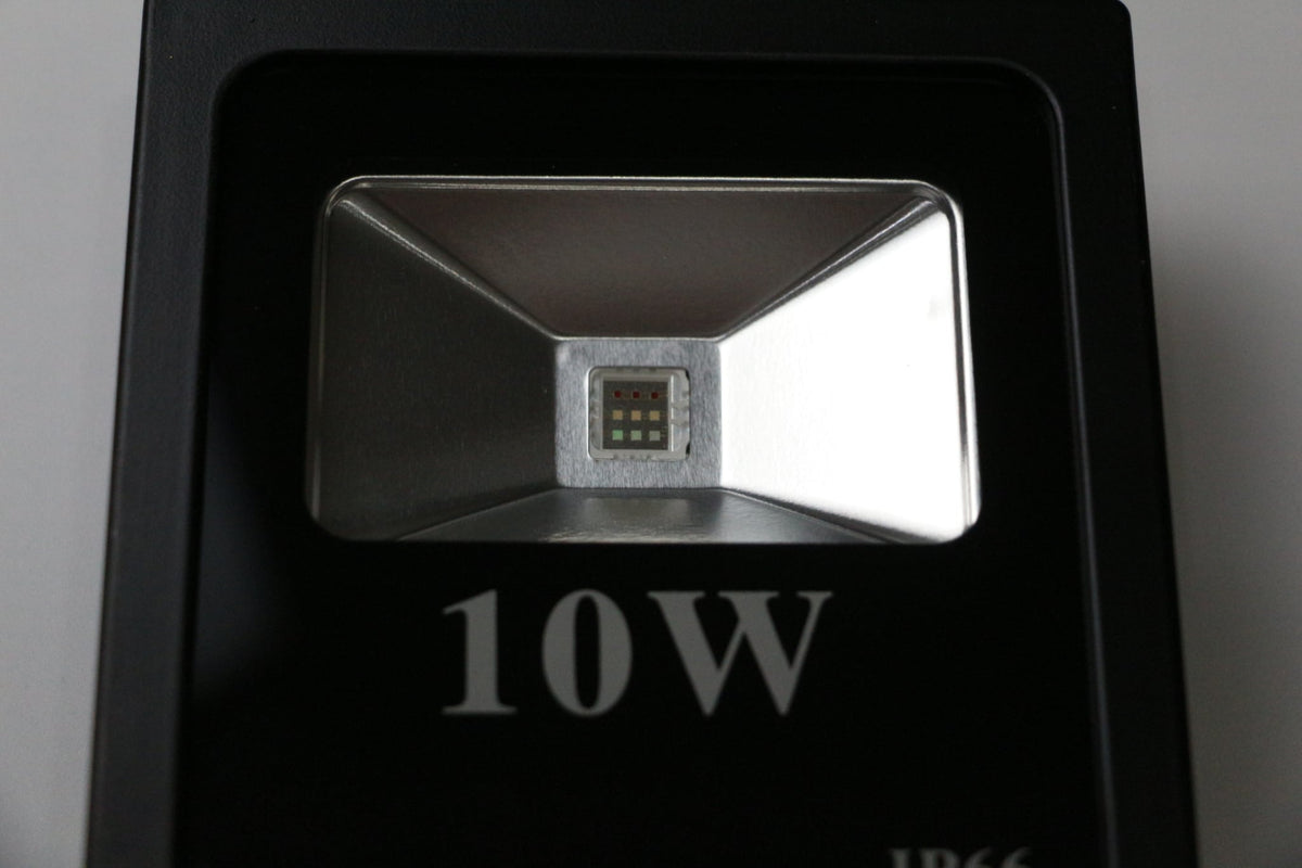 12V RGB flood light mounted illuminating outdoor display