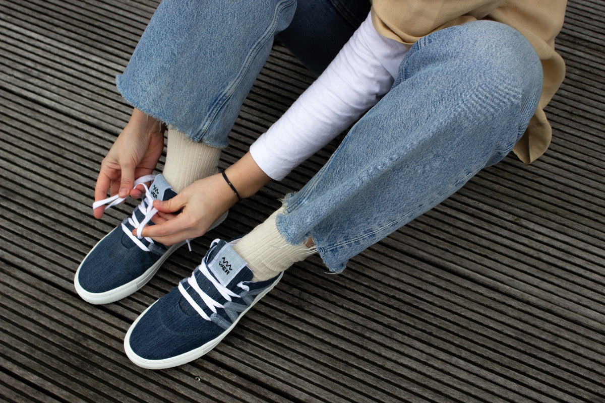 Snagva Blue Phoenix Sneaker – close-up of blue denim texture