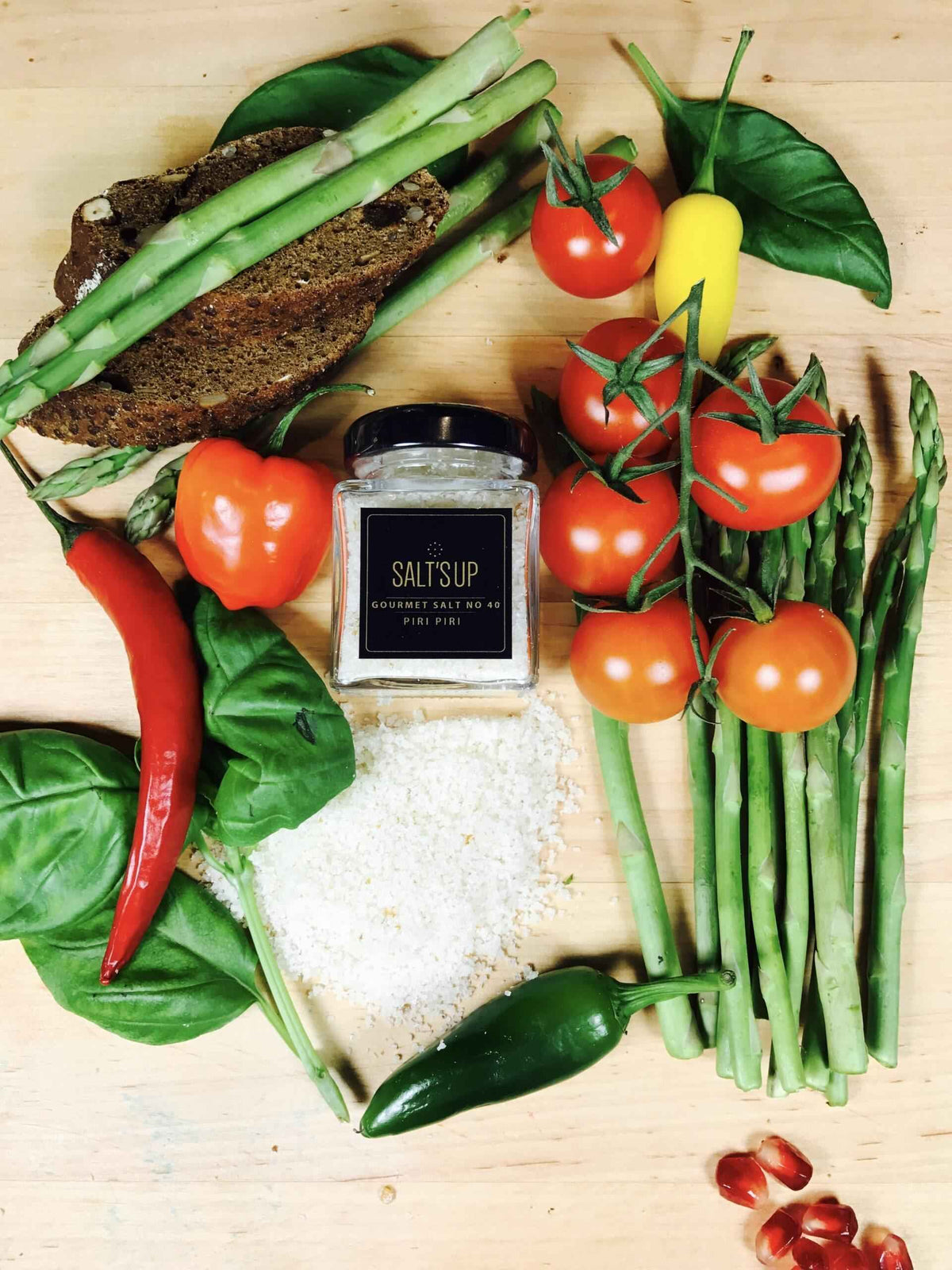 GIFT BOX OF 5 GOURMET SALTS, SALT PLATE AND SALT CANDLE