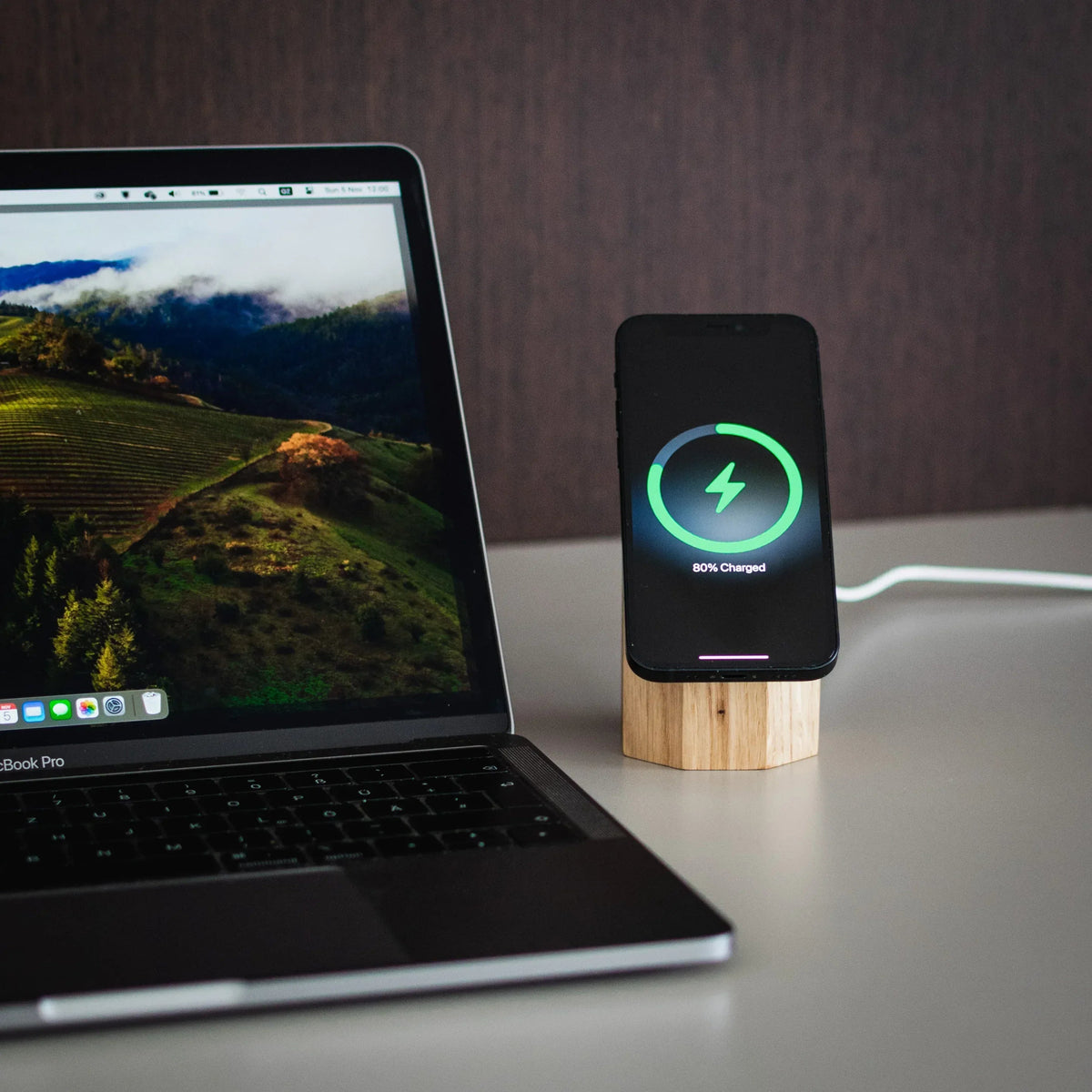 Wooden MagSafe Wireless Charger for iPhone, Android. Fast Qi2 25W - Snagva
