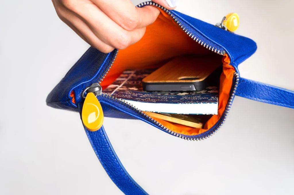 Willoughby Crossbody Bag in 5 Colors - Snagva