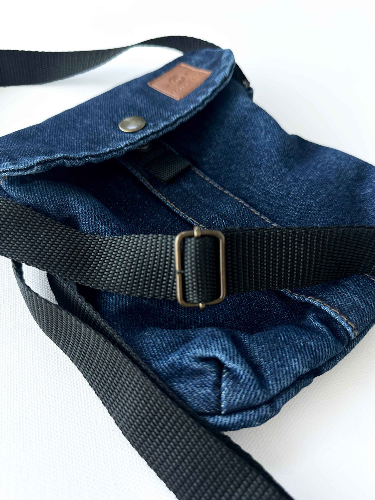 Small Denim Crossbody Bag with Zipper Closure, DenimDeko