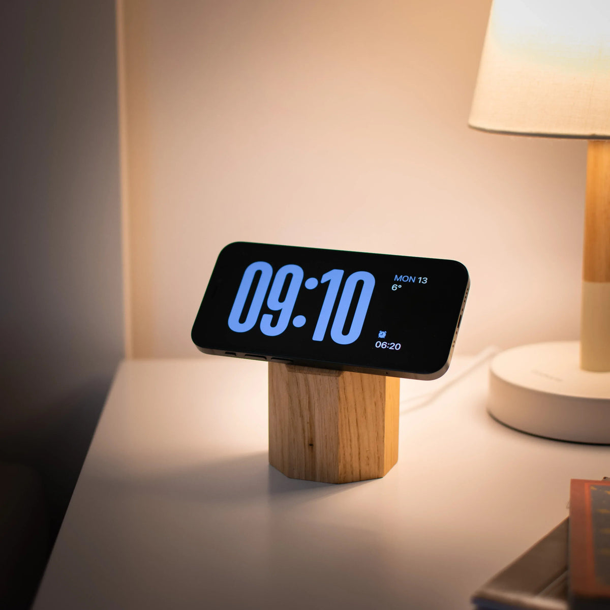 Wooden MagSafe Wireless Charger for iPhone, Android. Fast Qi2 25W - Snagva