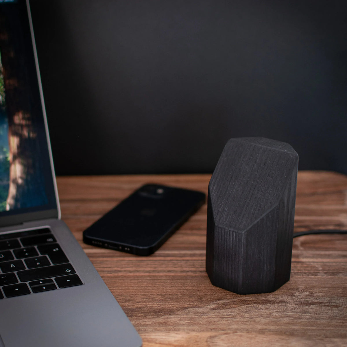 Wooden MagSafe Wireless Charger for iPhone, Android. Fast Qi2 25W - Snagva