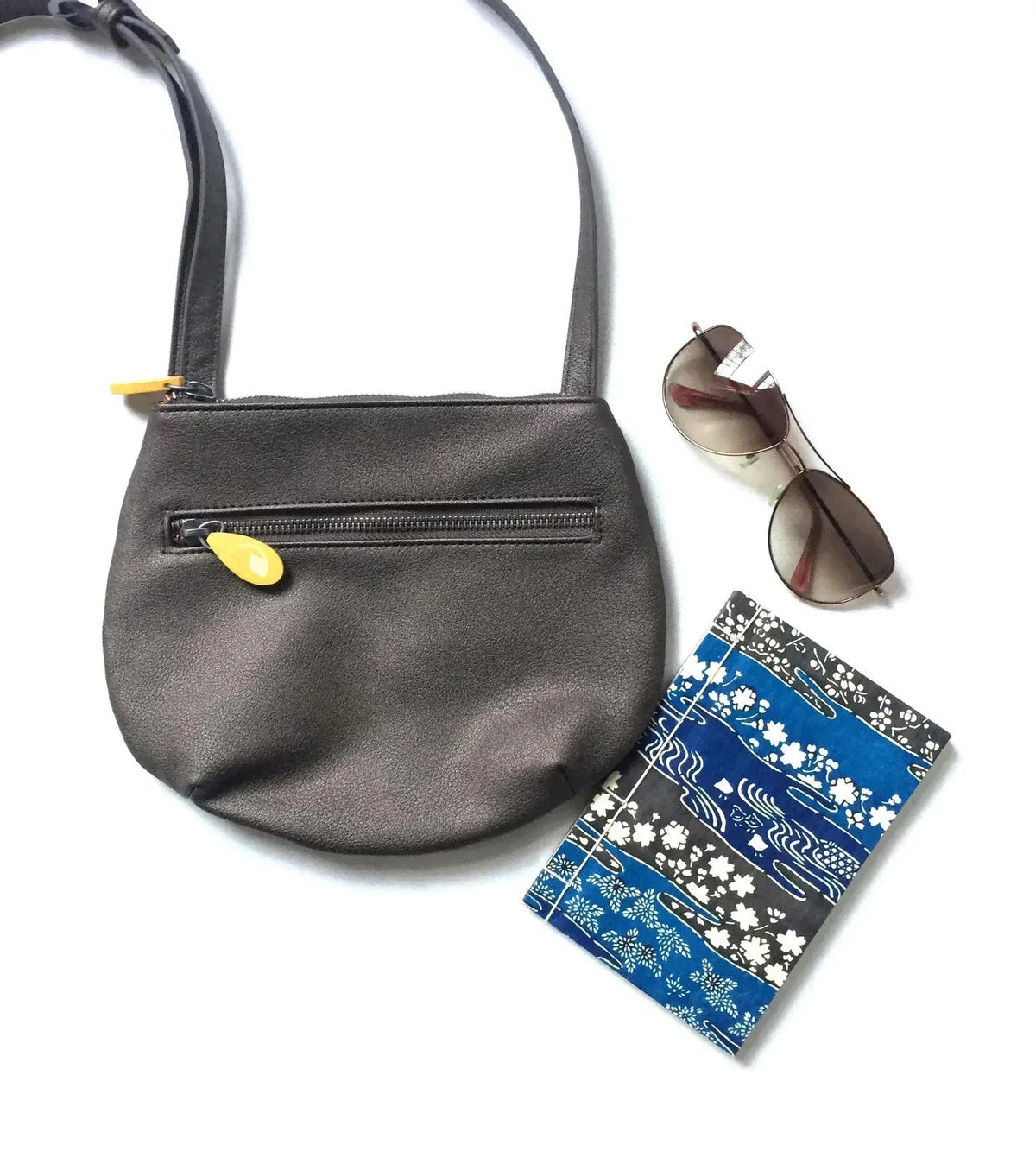 Willoughby Crossbody Bag in 5 Colors - Snagva