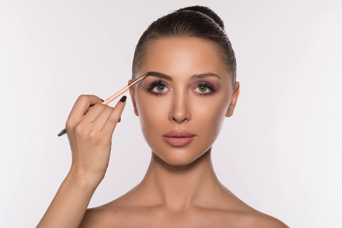 Ingredients list highlighting natural components like castor oil for eyebrow gel