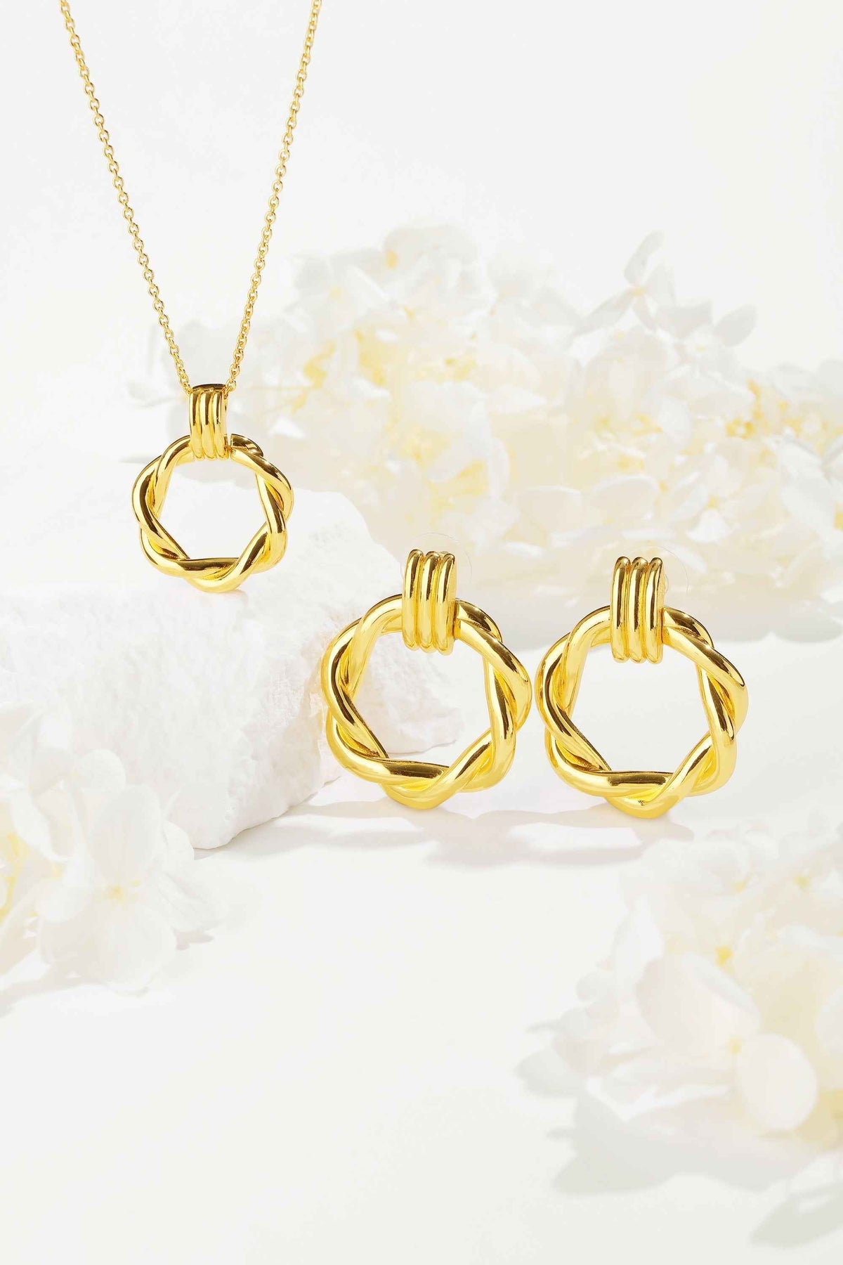 Eléa Gold Twisted Hoop Pendant Necklace