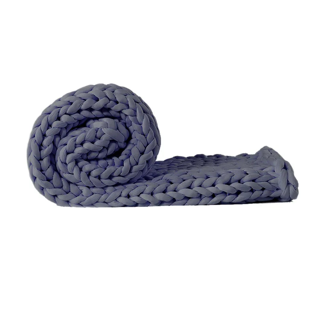 Close-up of chunky knit weighted blanket fabric highlighting its thick cotton yarn and knit pattern.