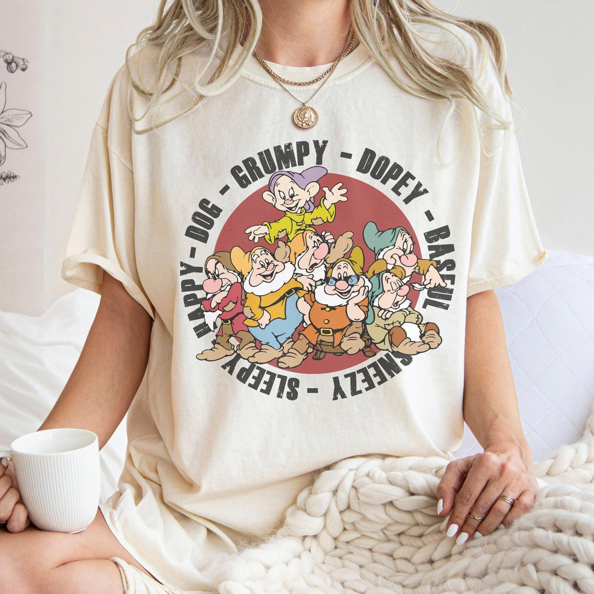 Retro 90s Retro Disney Snow White and the Seven Dwarfs — Gildan Sweatshirt fan art by Snagva
