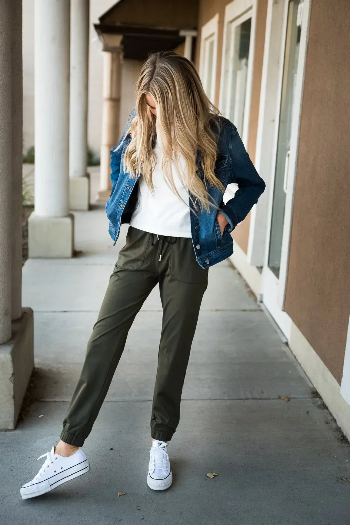DT Magic Mid-weight Joggers in Moss Green - Snagva