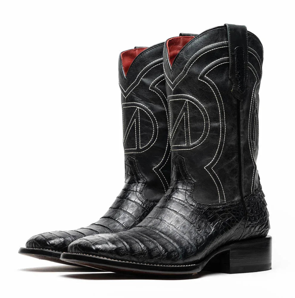 Tucson Black boot angled view focusing on the combination of caiman skin and smooth leather.